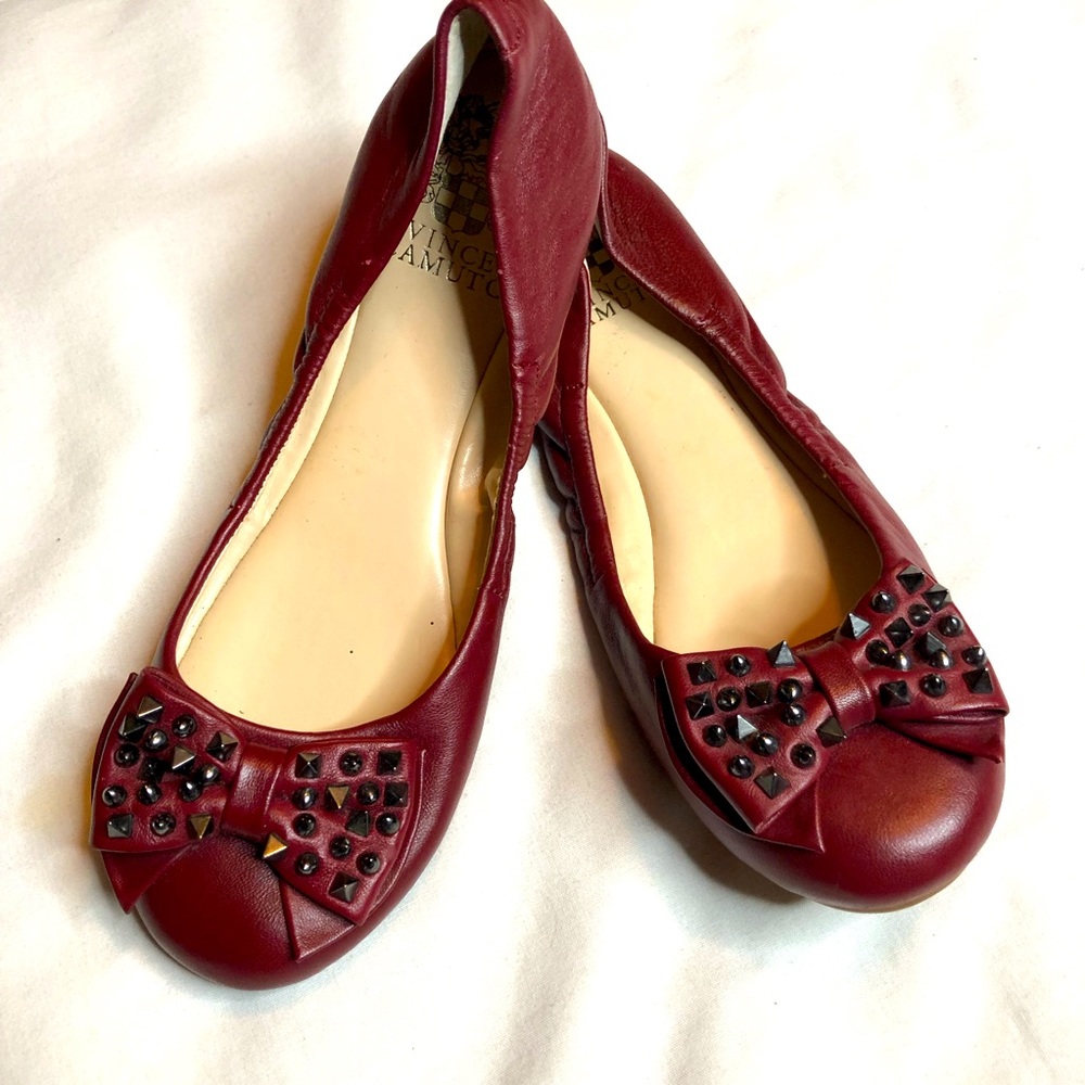 Vince Camuto burgundy spike bow ballet flats 🥿